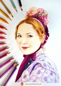 Porträt -  junge Frau im historischen Gewand mit Blumenschmuck von Buntstiften umrahmt - Zeichnung Buntstift auf Papier - fotorealistischer Stil - A4